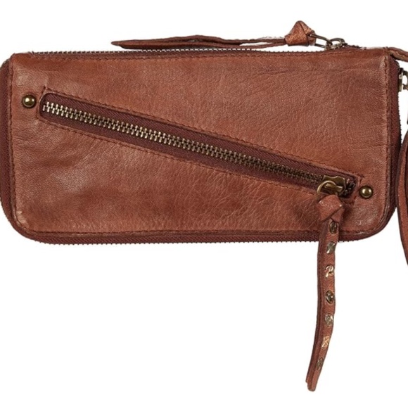 Free People Vegan Distressed Wallet in Brown NWT - Picture 1 of 7